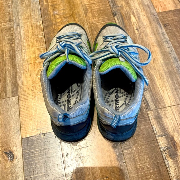 Garmont women’s size 7 hiking shoes - Picture 4 of 6